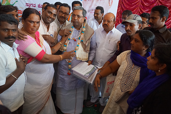 ಭೂಮಿ ಒಡೆತನಕ್ಕಾಗಿ ಕೊಳಗೇರಿ ನಿವಾಸಿಗಳಿಂದ ಸಿಎಂಗೆ  ಮನವಿ